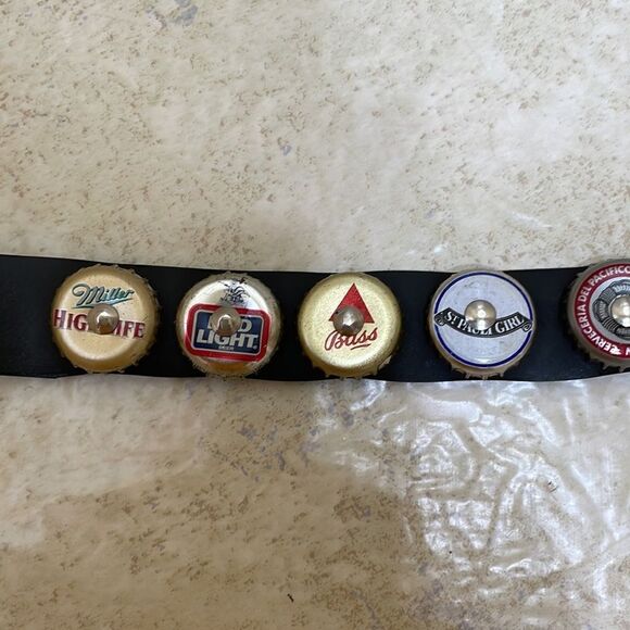 LITTLE EARTH PRODUCTIONS BEER BOTTLE LID SEAT BELT - Picture 4 of 7